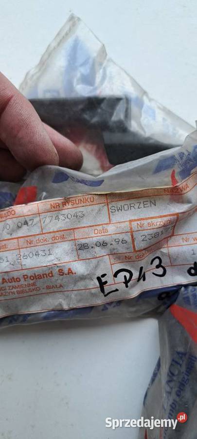 Sworzeń prawe mocowanie półki tylnej 7743043 pomorskie Luzino