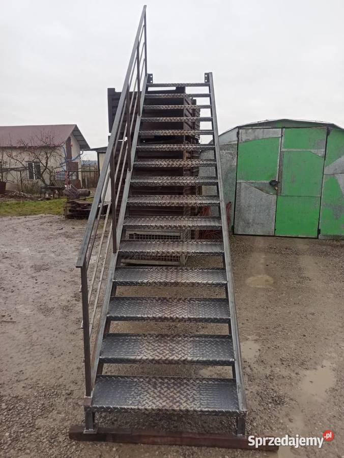 Schody metalowe wejście na wysokość 3m