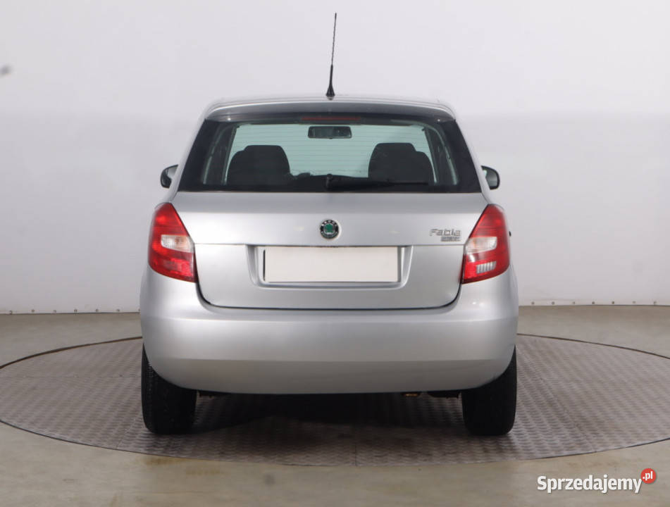 Skoda Fabia 14 16V srebrny Piaseczno
