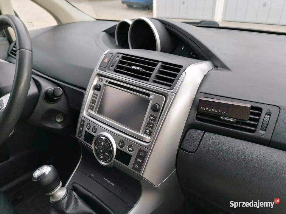 Toyota Verso 2 2D Cat panorama webasto nawigacja diesel Łódź