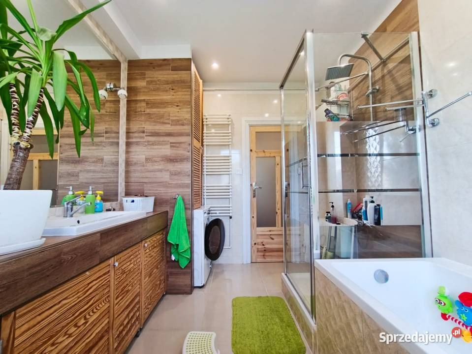 3 duże pokoje garaż w doskonałej lokalizacji sprzedam