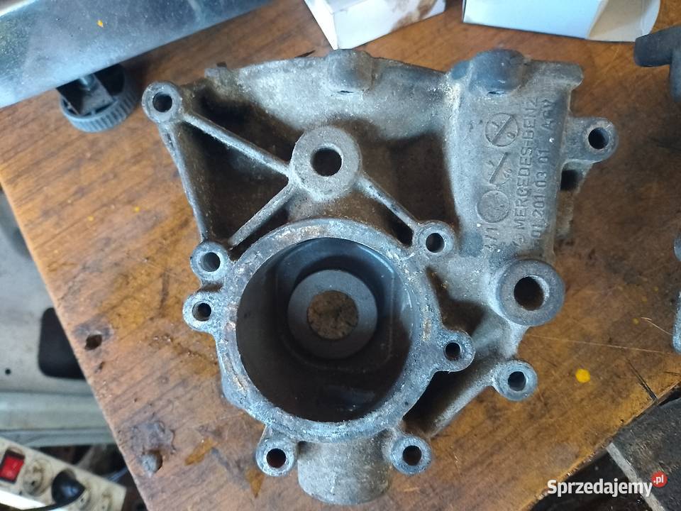 Mercedes podstawa pompy wodnej osobowe Pozostałe Motoryzacja