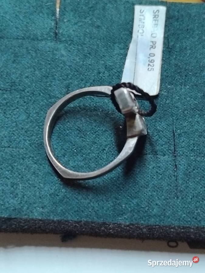 Srebrny pierścionek z kryształkami 925 pomorskie Kwidzyn