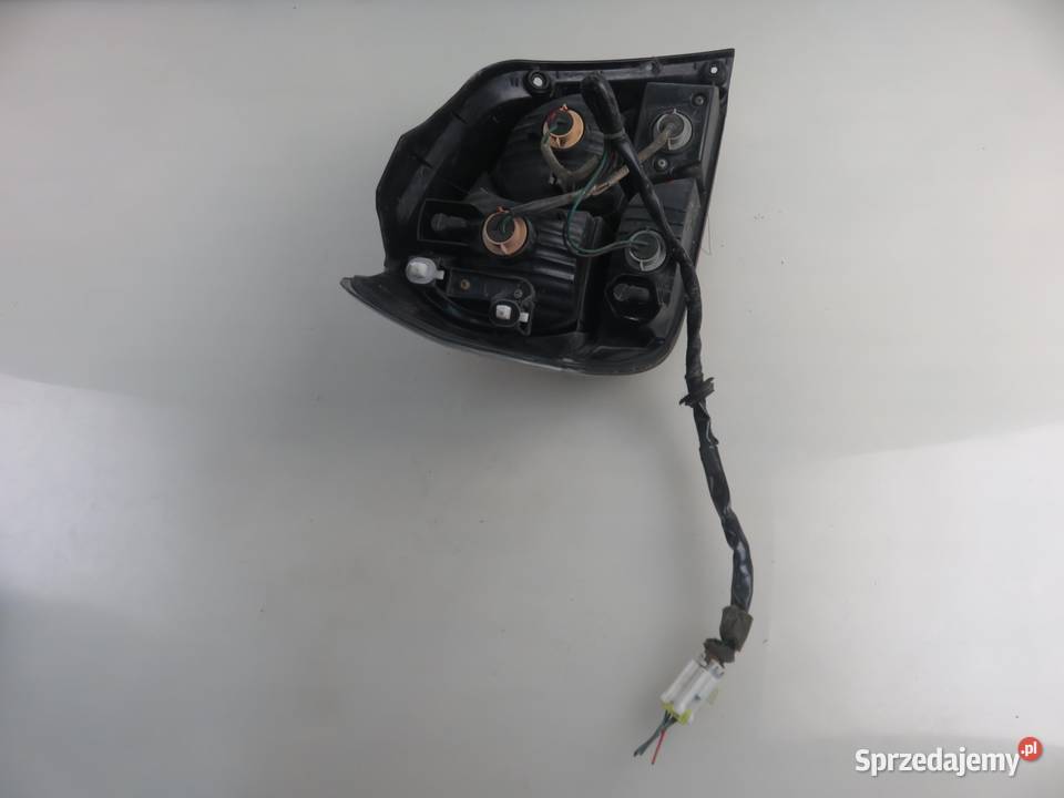 LAMPA PRAWA TYLNA MITSUBISHI OUTLANDER I CUW Lampy tylne