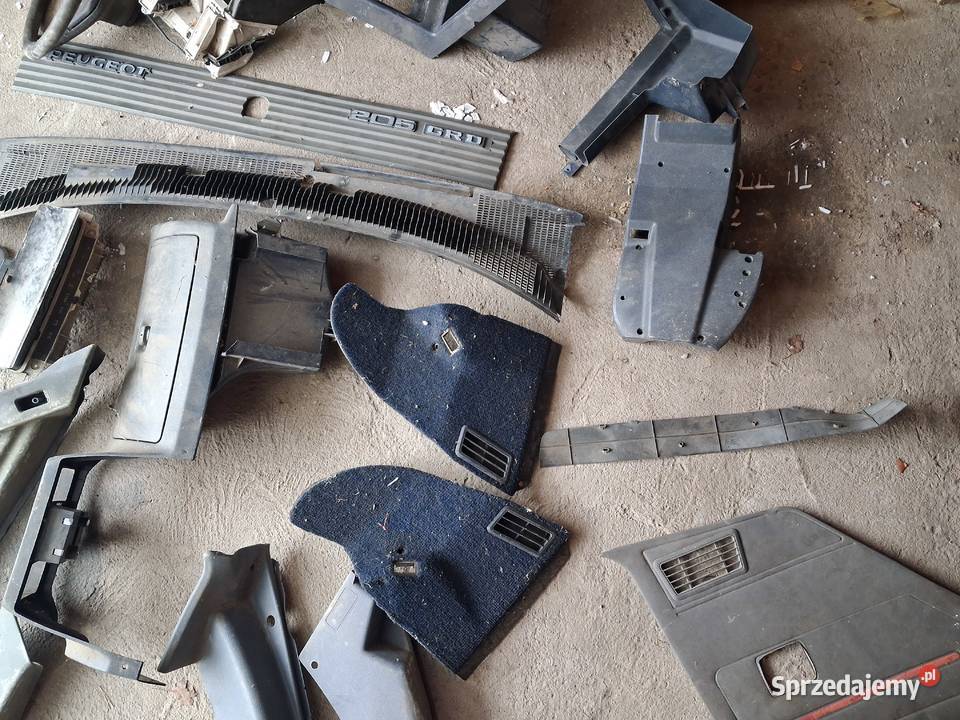 Peugeot 205 oś tylna drzwi tapicerka plastiki Żdżenice sprzedam