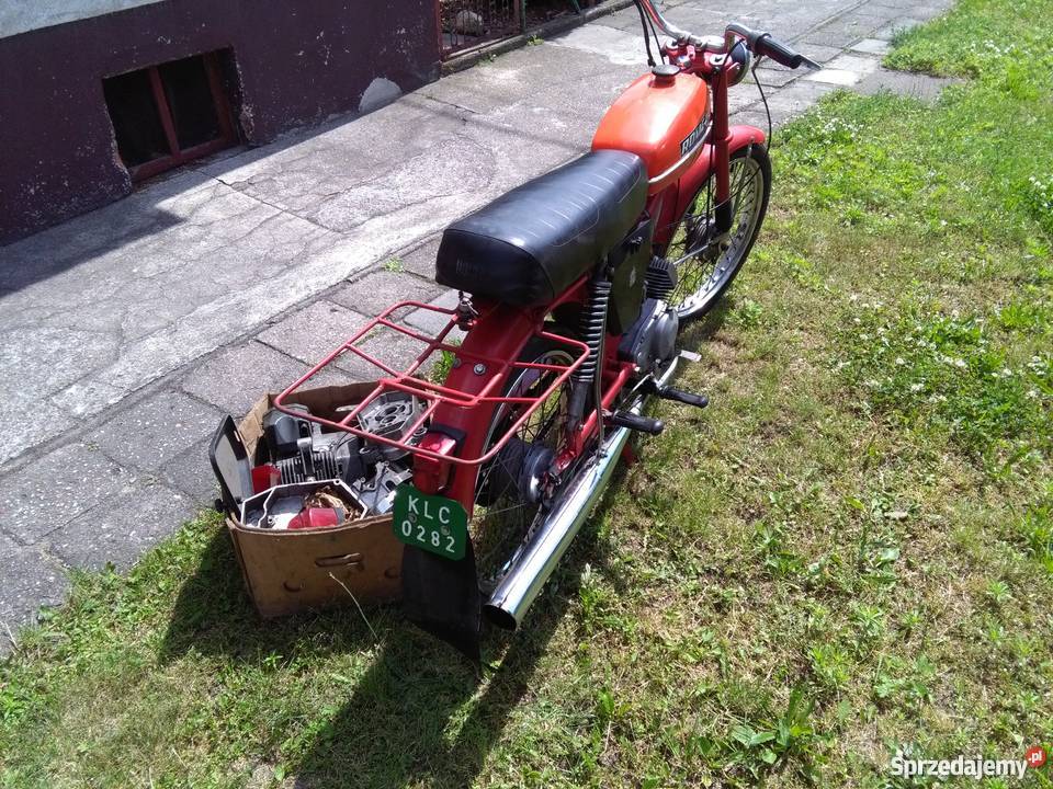 czerwony klasyczny komarek Jarocin