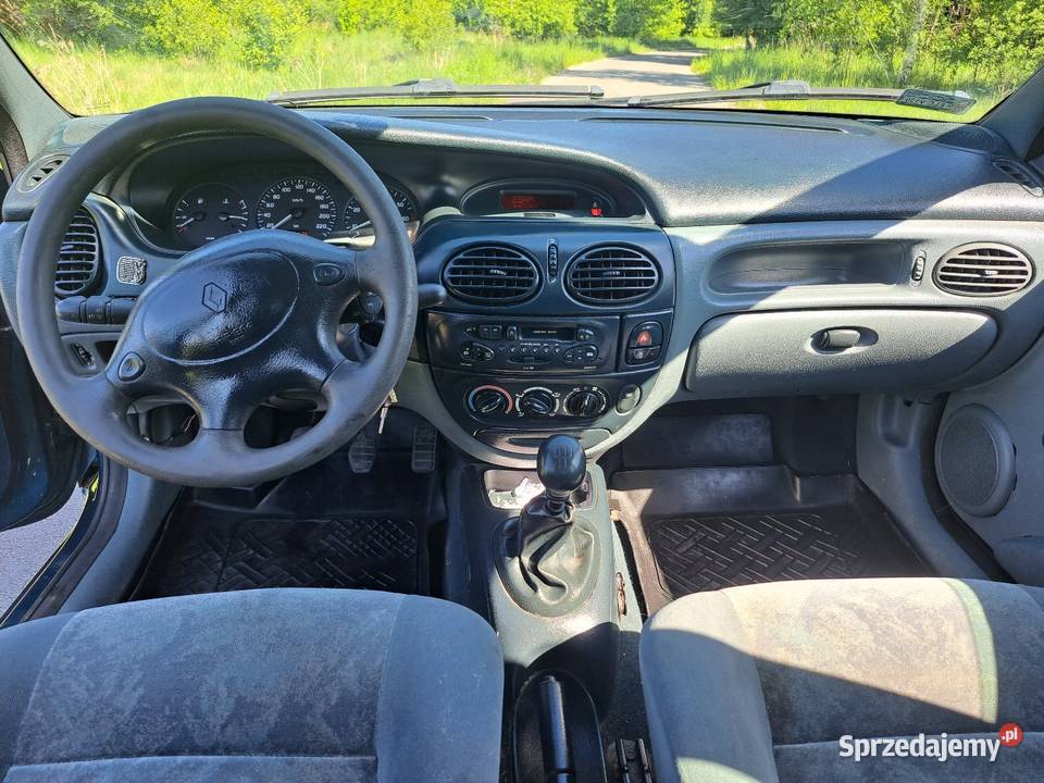 Sprzedam Renault megane 14 benzyna 1999r sedan