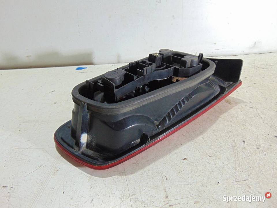 LAMPA PRAWY TYŁ KLAPY 4 PIN RENAULT LAGUNA II
