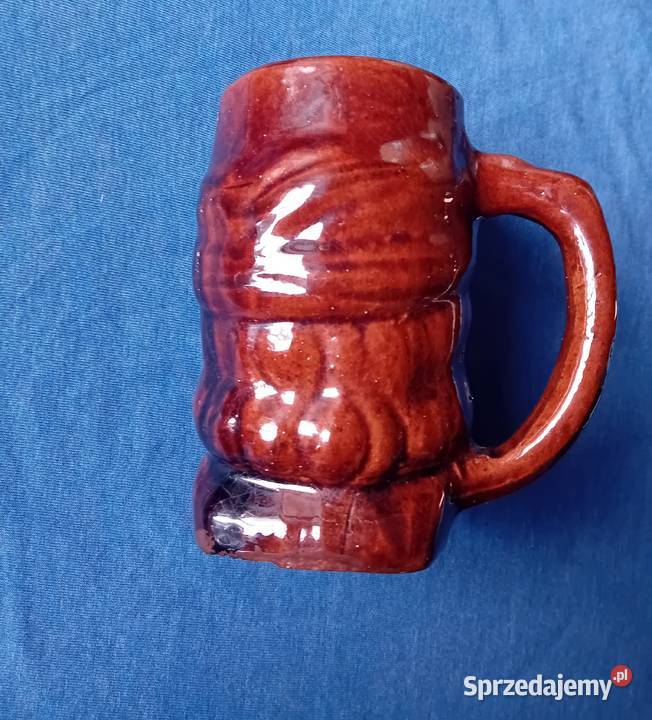 Ceramiczny kufel uformowany w kształcie głowy Koźminek