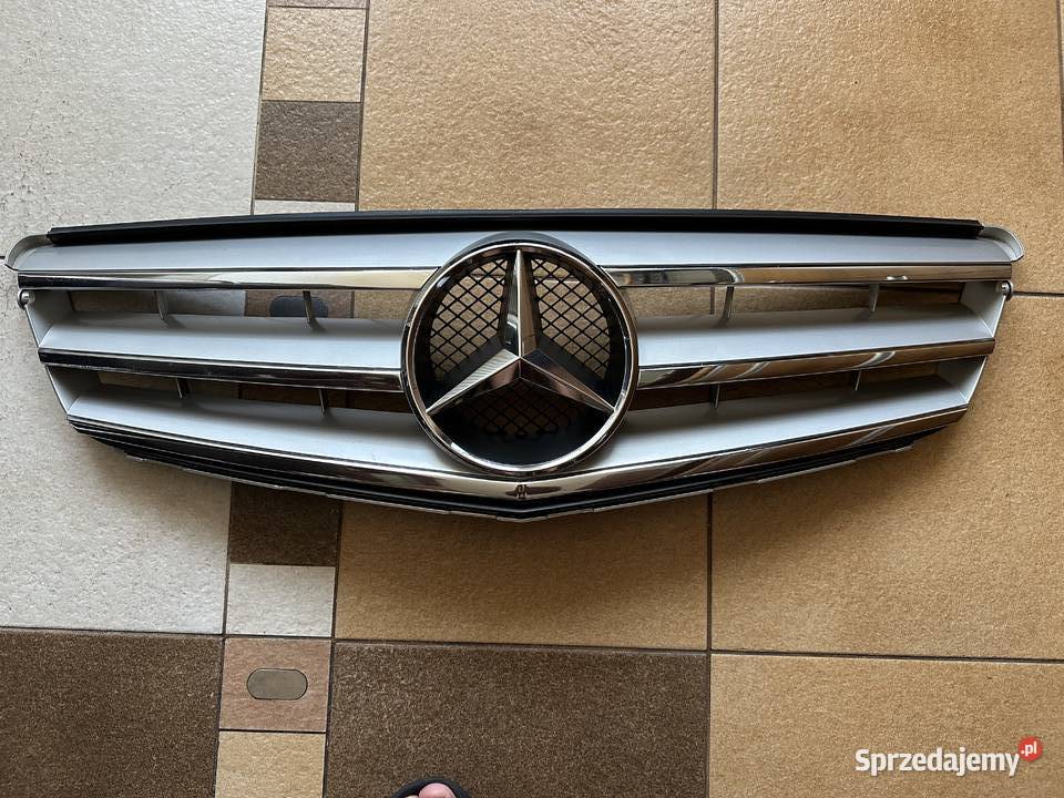 Grill przedni mercedes W 204 c klasa Sztum