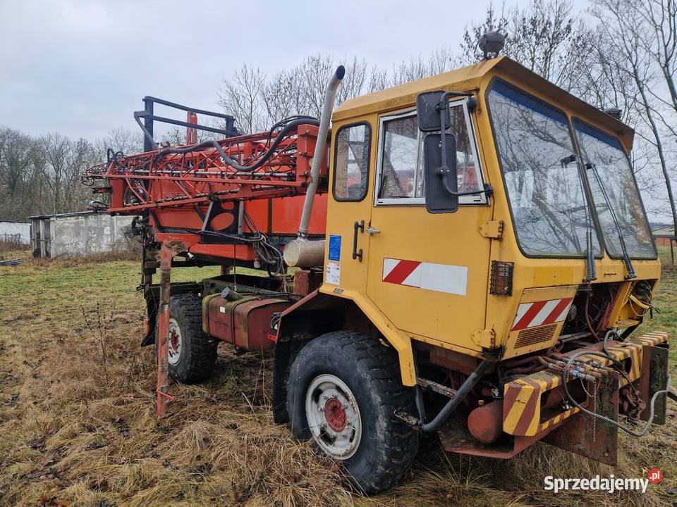 Opryskiwacz nabudowany SMA 4000l