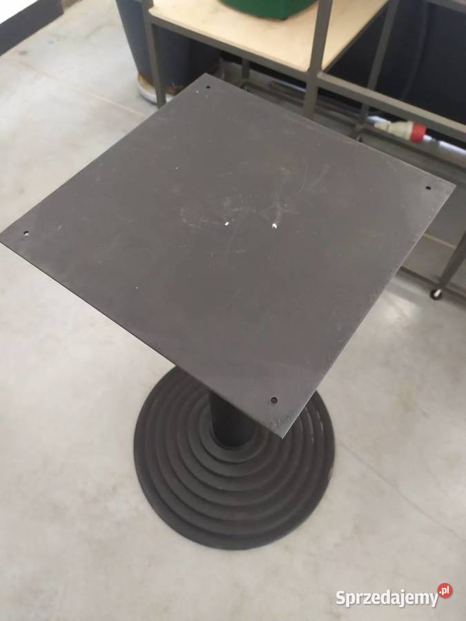 Stolik okrągły drewniany z nogą żeliwną Gastronomia Kazuń Polski sprzedam