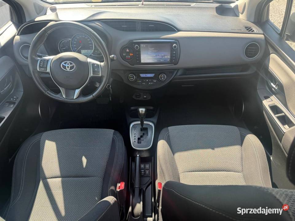 Toyota Yaris 15 Hybryda Comfort 75 2016r Nisko
