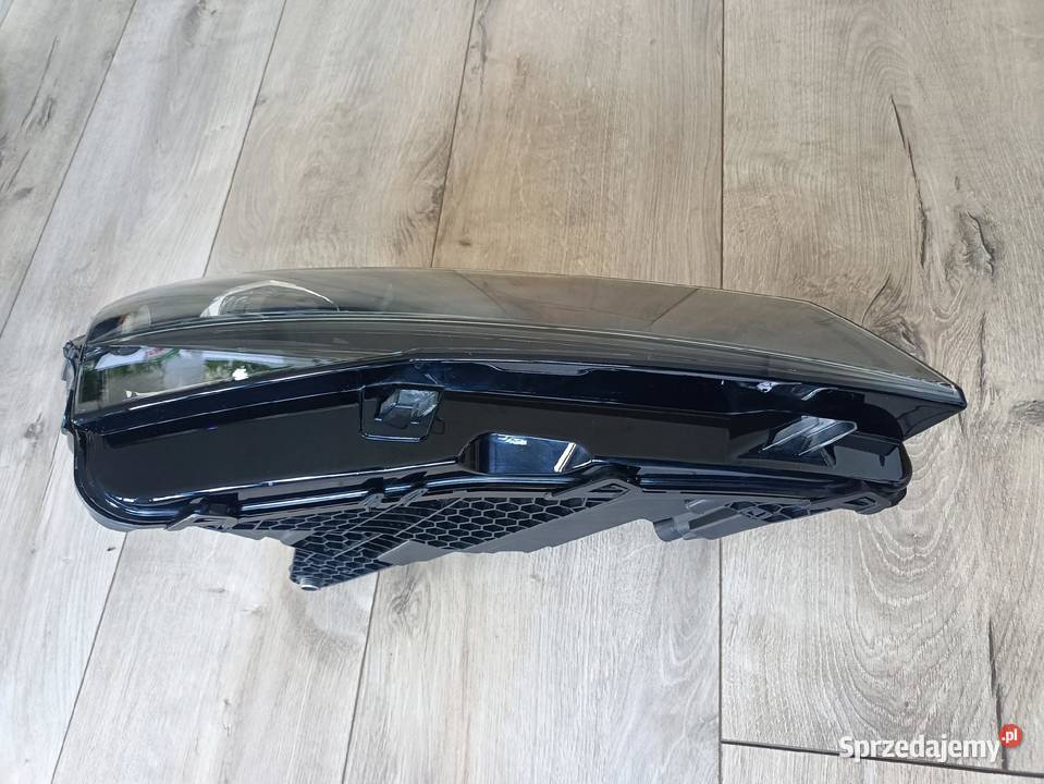SKODA SUPERB III LIFT LAMPA PRZÓD PRAWA FULL LED Przemęt sprzedam