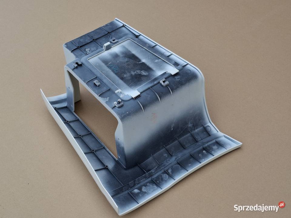 IVECO SWAY STOPIEŃ PRAWY DOLNY OBUDOWA WNĘKA Bieleń