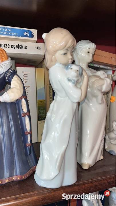 Figurka stojącej dziewczyki z pieskiem Lladro