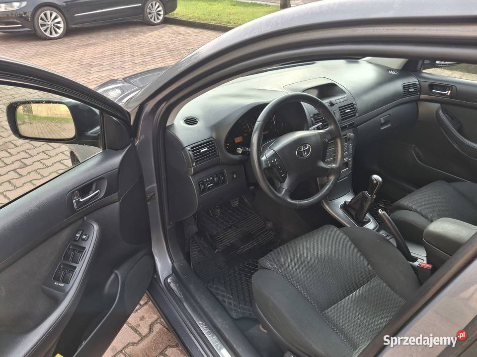 Toyota avensis 18 benzyna z gazem 2003