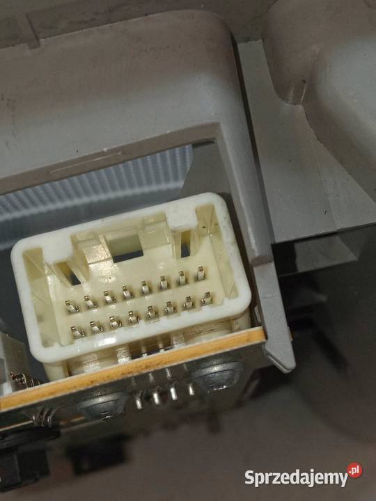 LAMPKA PODSUFITKI E18 8126002570AJ Toyota Auris osobowe