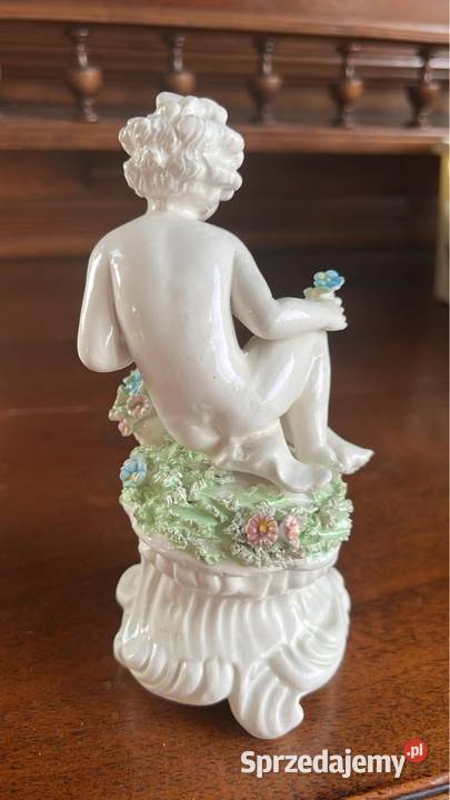Figurka Cherubin z kwiatkami Capo di Monte