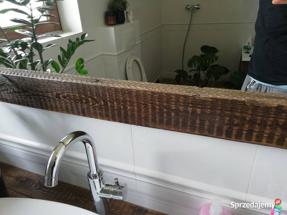Piękne lustro w stylu loft ze starych desek