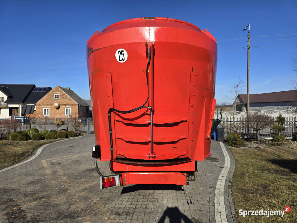 Wóz paszowy ze ścielarką JEANTIL MVV 23 m3 2012 nieuszkodzony Do hodowli zwierząt podlaskie Wizna