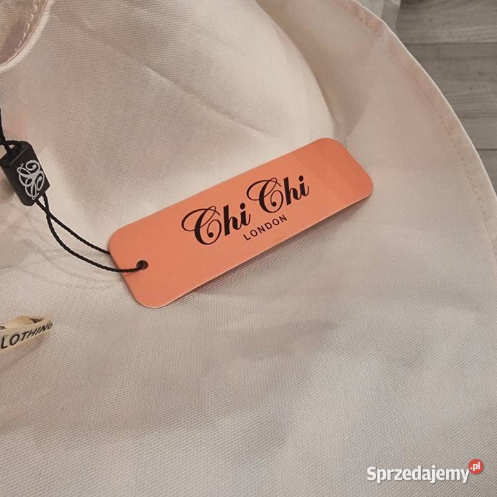 Rozkloszowana sukienka wieczorowa Chi Chi London