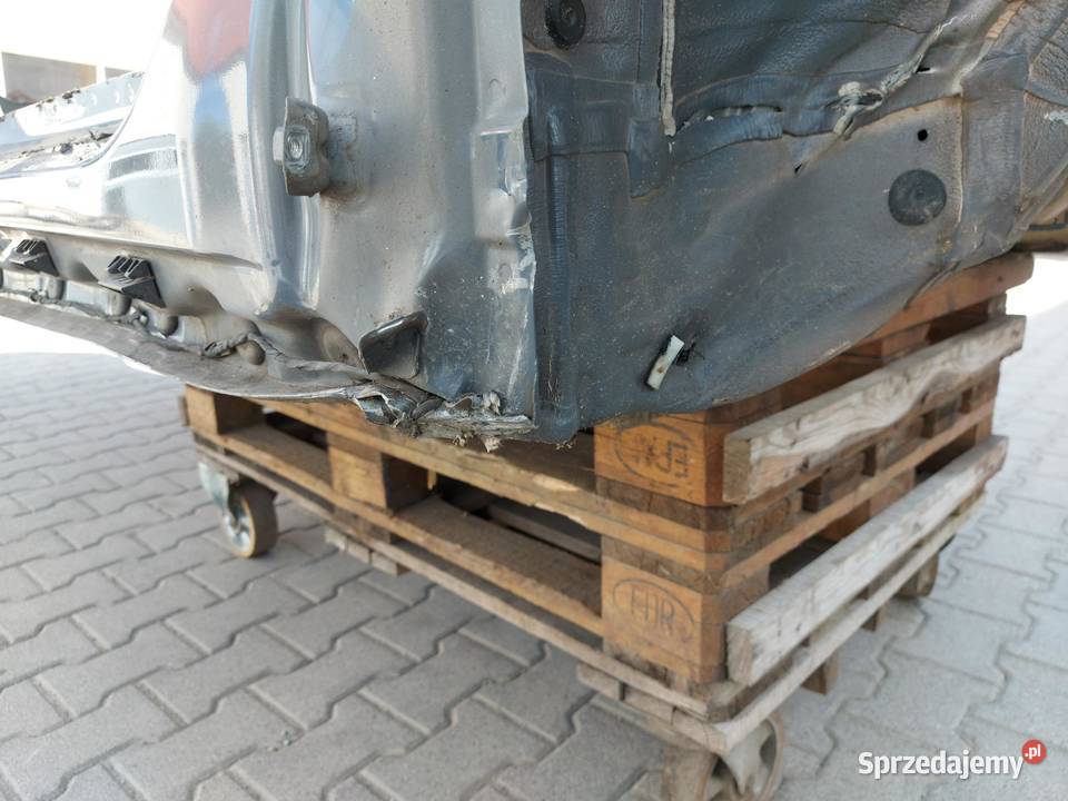 BMW U06 220d SŁUPEK ŚRODKOWY PRAWY BOK SŁUPEK