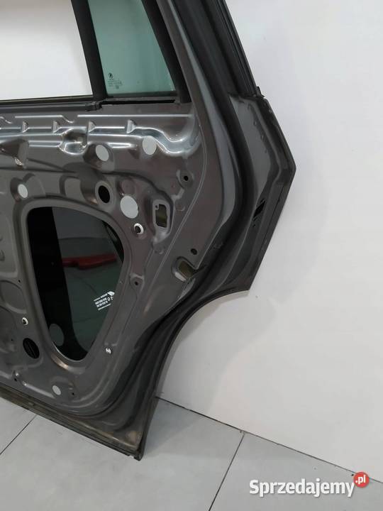 DRZWI PRAWE TYŁ SZARE LEKKO USZKODZONE Skoda osobowe świętokrzyskie