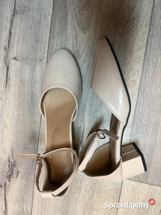 40 Beżowe czółenka wieczorowe z zapięciem Nowe