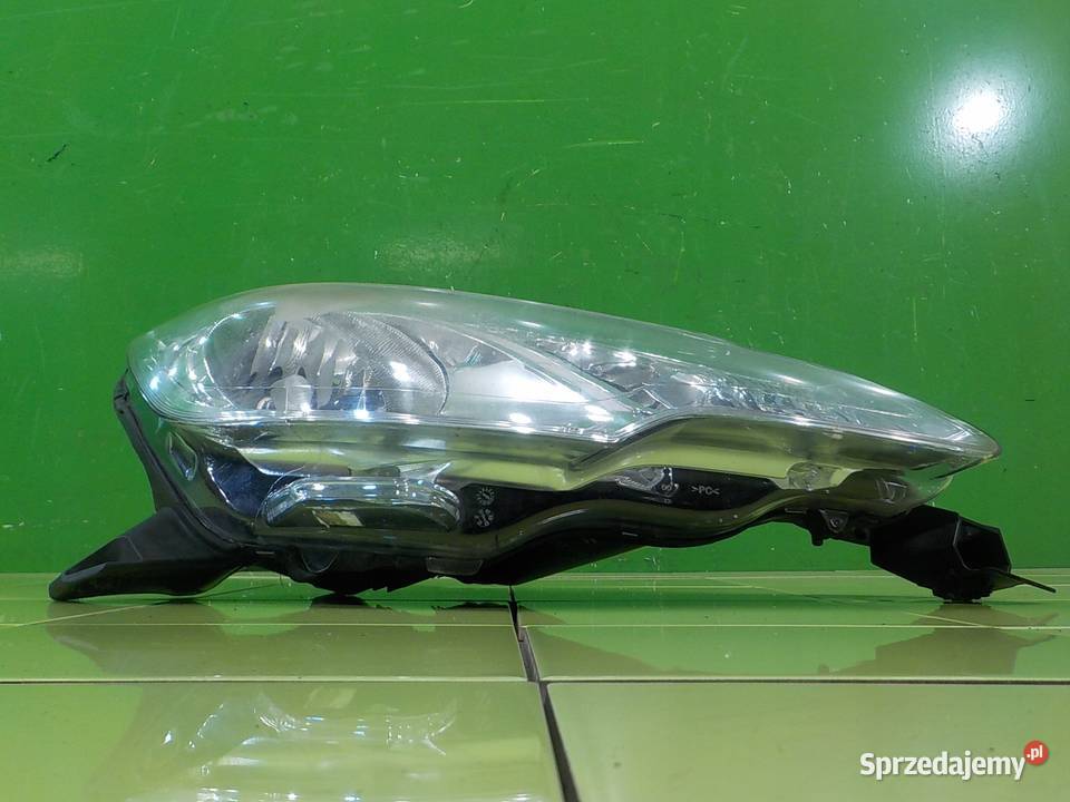 CITROEN C3 II 14 HDI 11r HB 5D lampa prawa przod