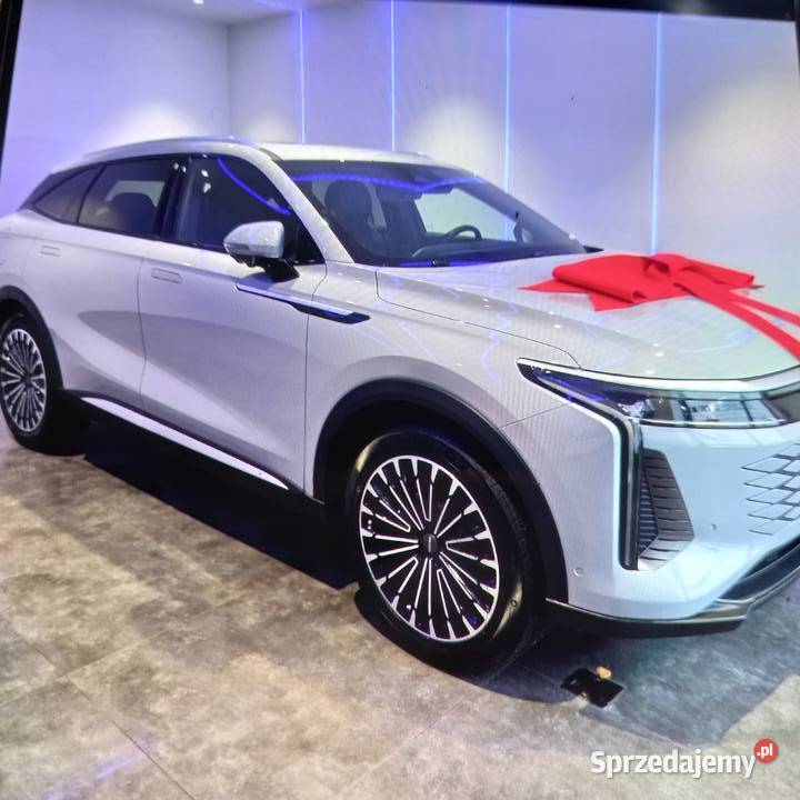 Omoda 9 Salon 4x4 technology silver szary 2550km Wiązowna