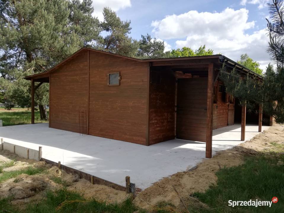 Stajnia konia drewniana Boksy koni