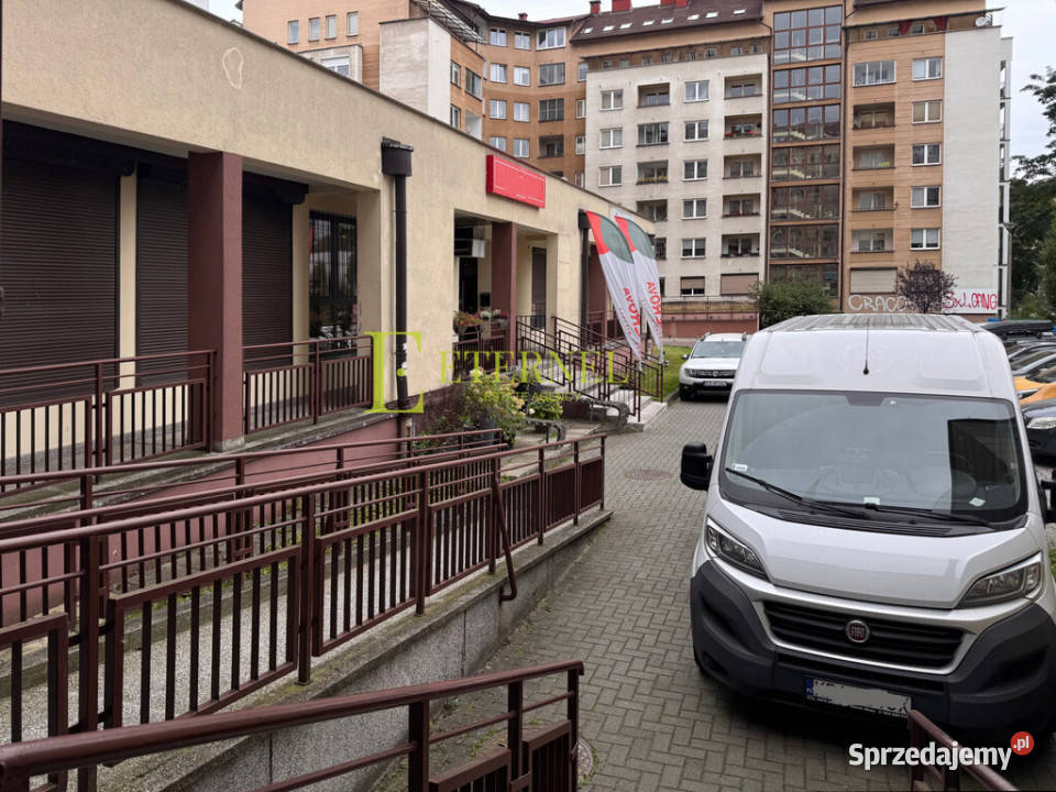 Przestronny lokal 83m w pasażu handlowym sprzedam