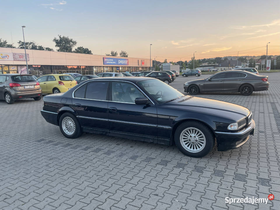 BMW seria 7 E38 LPG 28i Orientblau Film Libiąż
