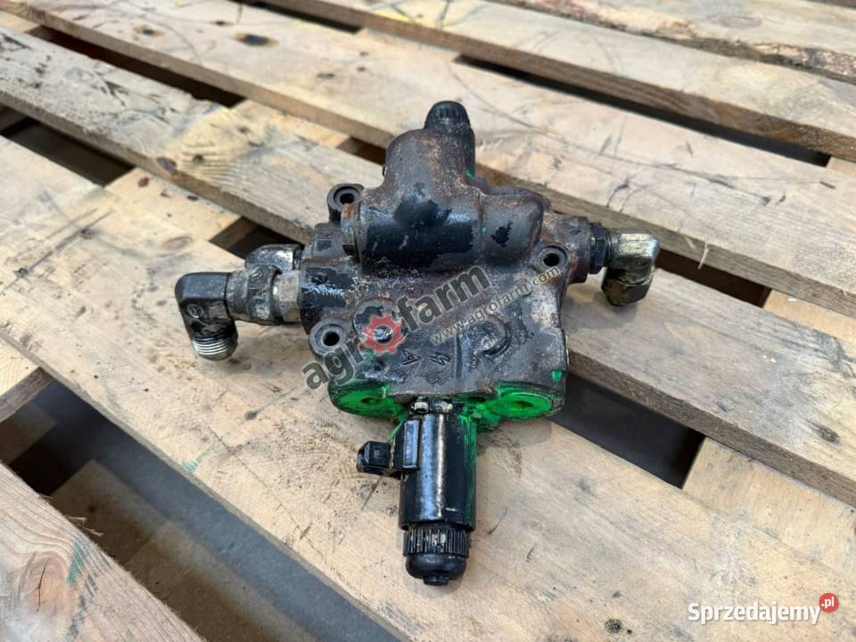 Zawór EHR Massey Ferguson 6245 6235 6255 6260 Byków