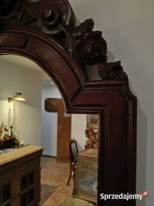 Stare lustro w rzeźbionej drewnianej ramie Lipno
