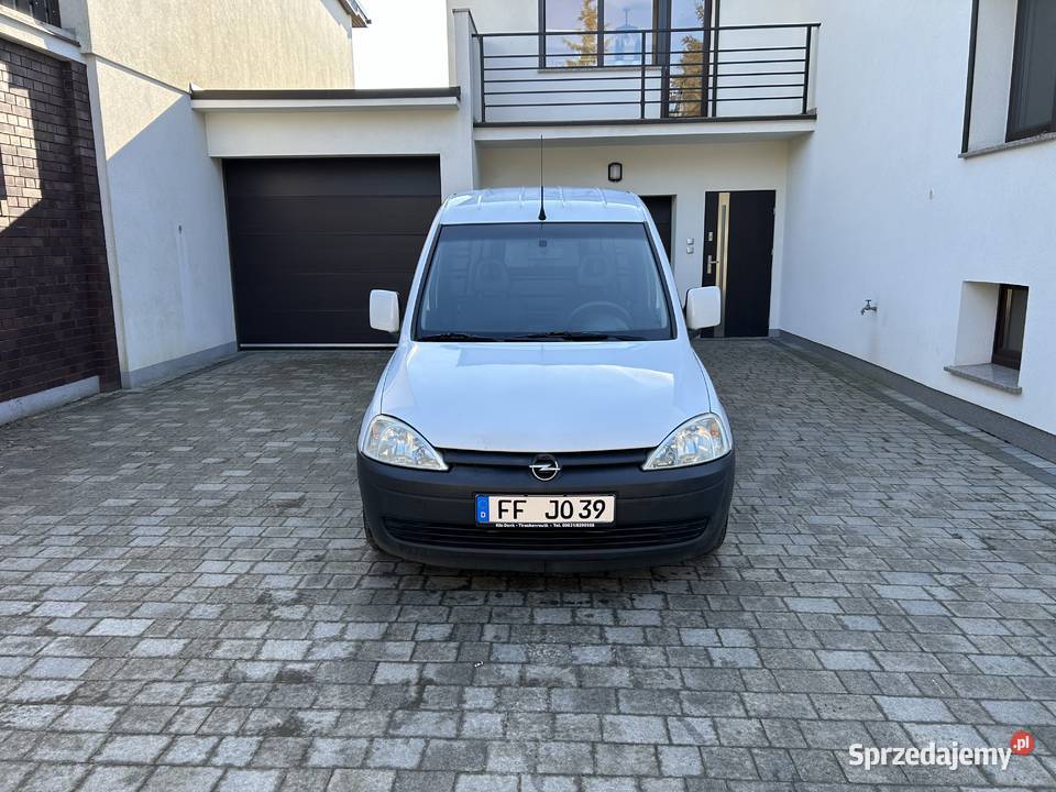 Opel Combo 14 benzyna Rok produkcji 2009 Ostrzeszów