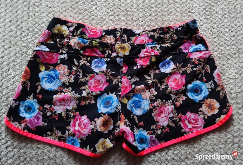 Krótkie spodenki adidas w kwiaty czarne letnie Ząbkowice Śląskie