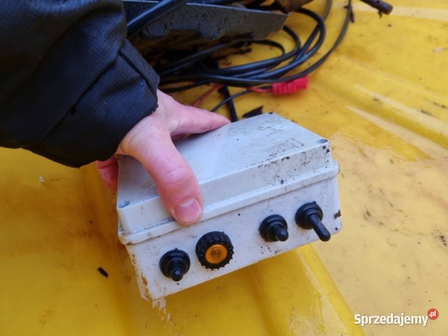Piaskarka elektryczna posypywarka na busa 12V Starogard Gdański
