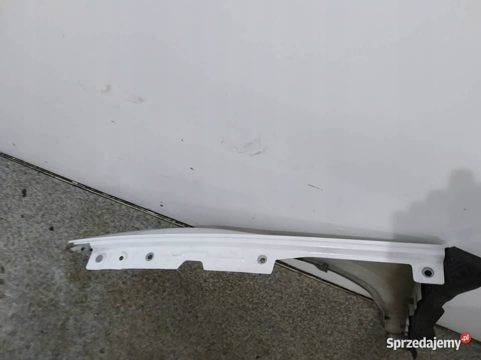 BŁOTNIK PRAWY PRZÓD BIAŁY Skoda Scala I 2019 Rok produkcji 2021