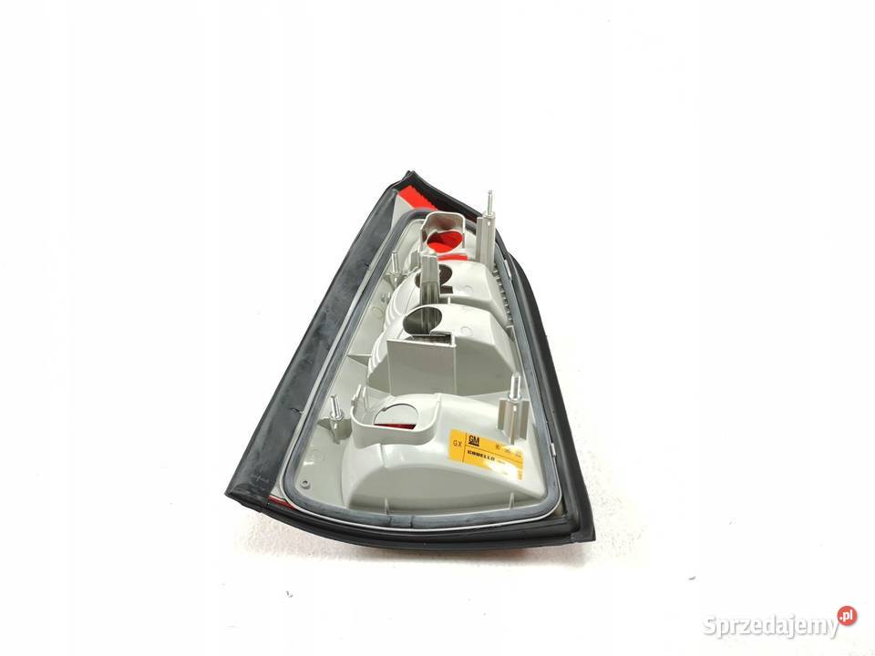 LAMPA PRAWA TYŁ OPEL VECTRA B 9502 KOMBII