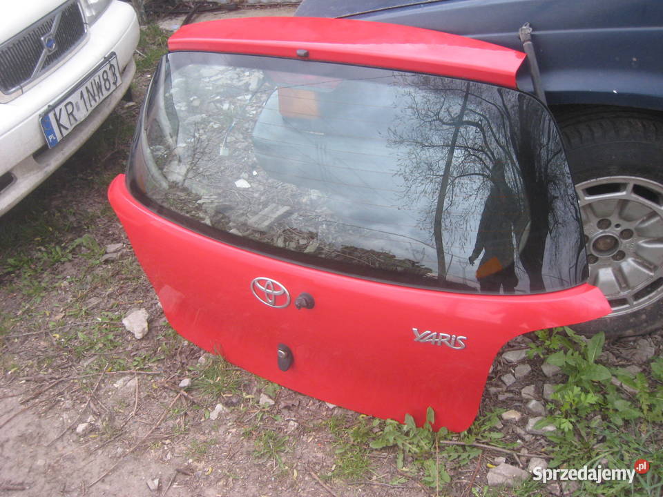 klapa tylna tył Toyota Yaris I 9906 Czerwona Kraków