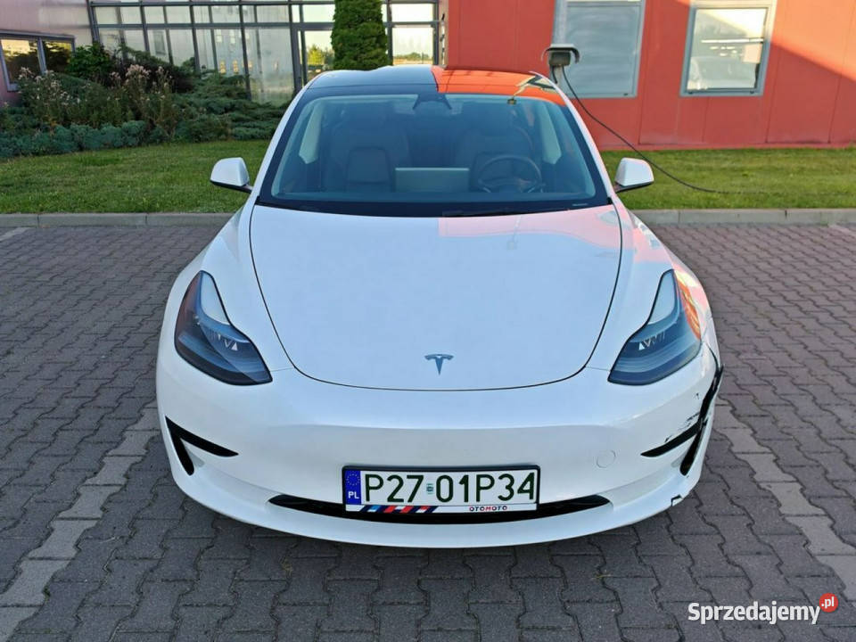 Tesla Model 3 wersja europejska bateria LFP Samochody osobowe Niepruszewo