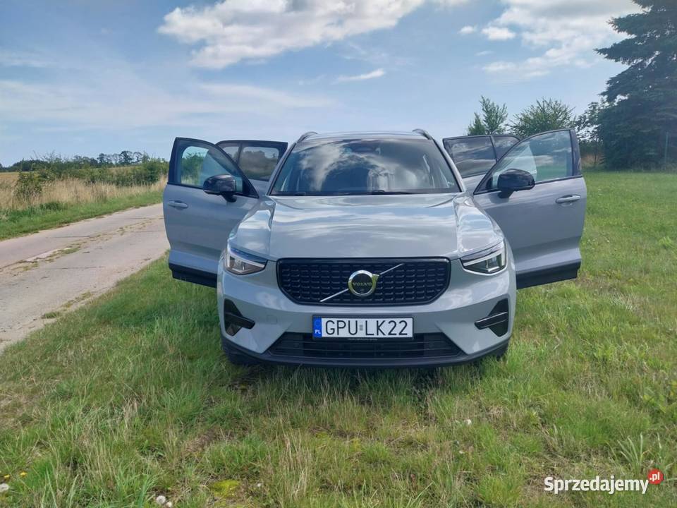 VOLVO xc40 2024