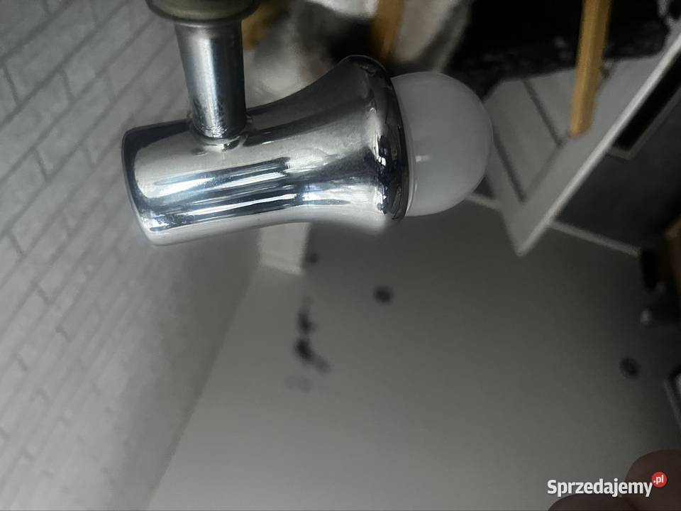 Lustro łazienkowe z kinkietem Dzierżoniów