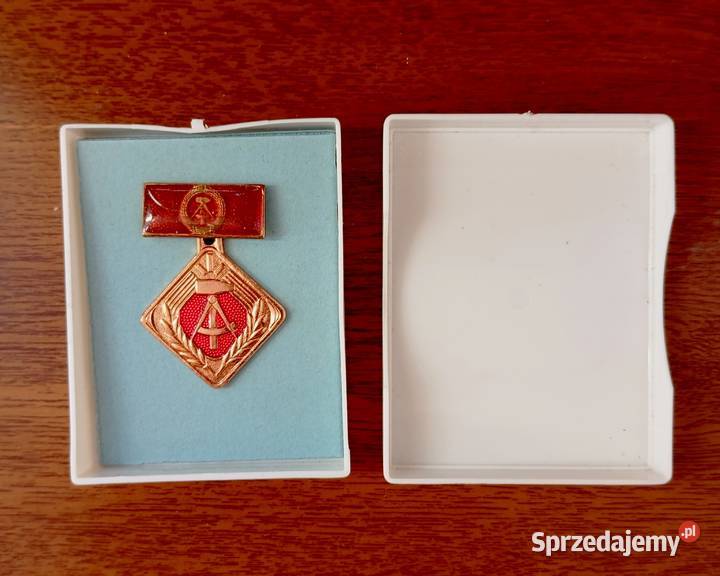 Odznaki DDR NRD 2 sztuki 2 sztuki Pozostałe Ząbkowice Śląskie sprzedam