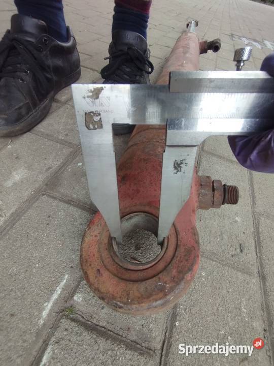 Siłownik hydrauliczny dwustronnego działania