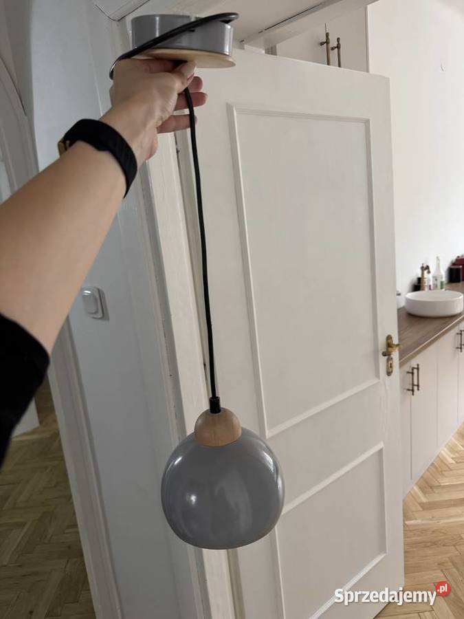 Lampa wisząca szara z drewnem skandynawska E27