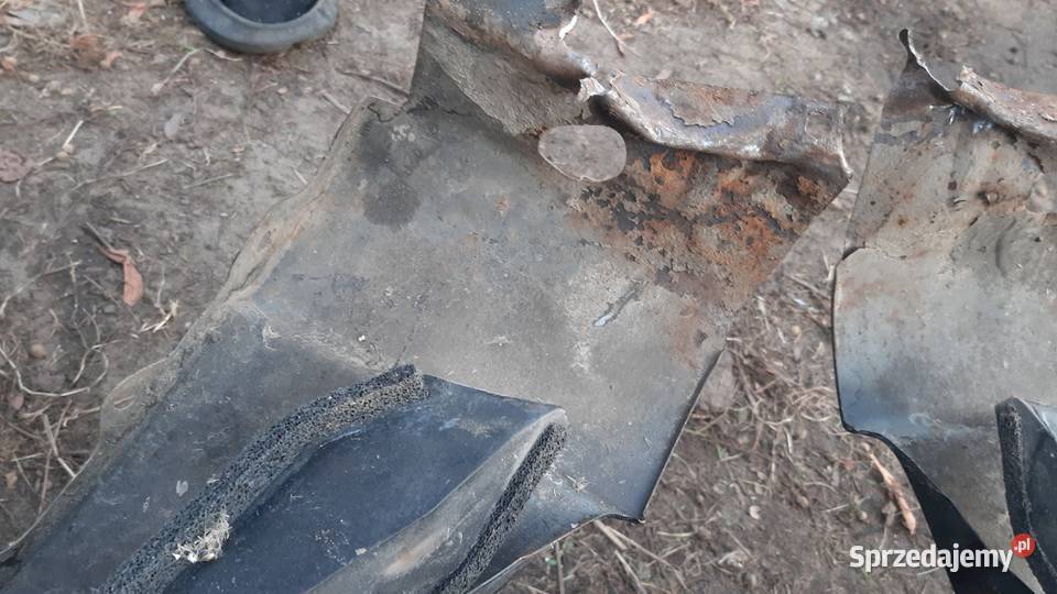 błotnik prawy lewy przód Mazda V 0510r czarny