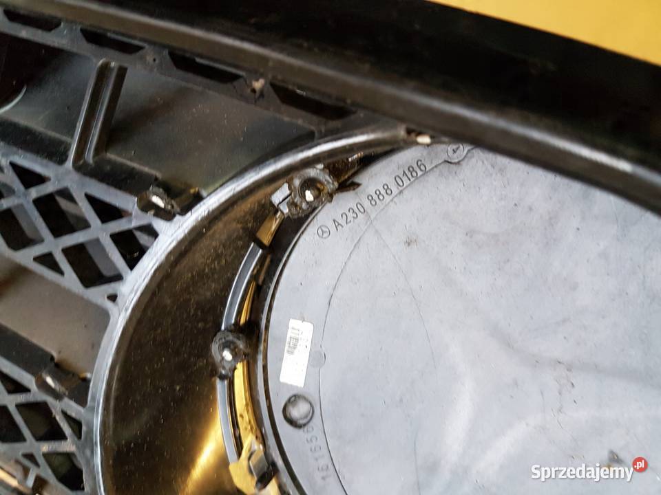 ATRAPA GRILL MERCEDES SL W230 USZKODZONY osobowe Atrapy Międzychód